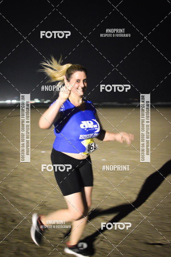Buy your photos of the eventJovem Pan Night Run Santos on Fotop