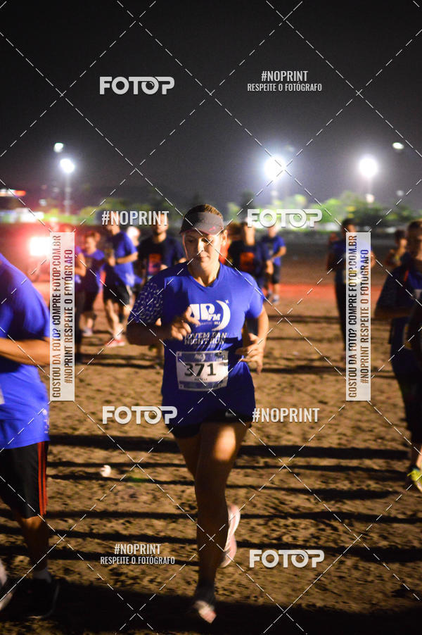 Buy your photos of the eventJovem Pan Night Run Santos on Fotop