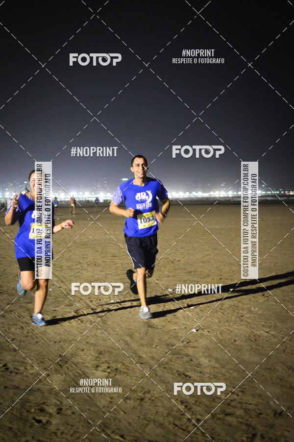 Buy your photos of the eventJovem Pan Night Run Santos on Fotop