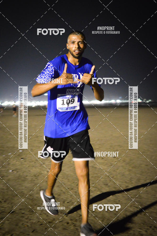Buy your photos of the eventJovem Pan Night Run Santos on Fotop