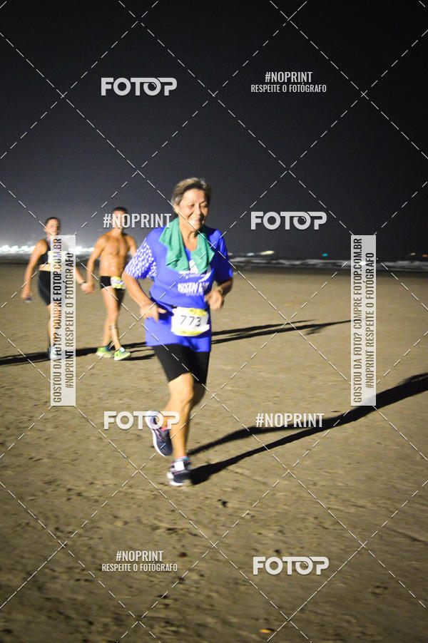Buy your photos of the eventJovem Pan Night Run Santos on Fotop