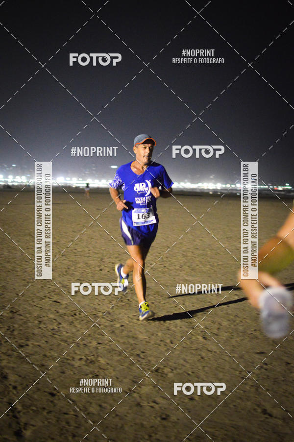 Buy your photos of the eventJovem Pan Night Run Santos on Fotop