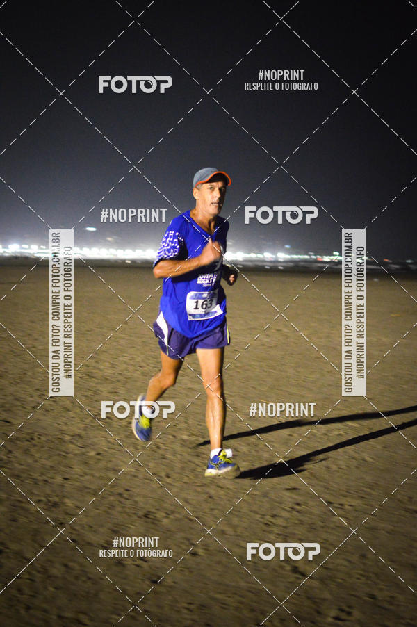 Buy your photos of the eventJovem Pan Night Run Santos on Fotop