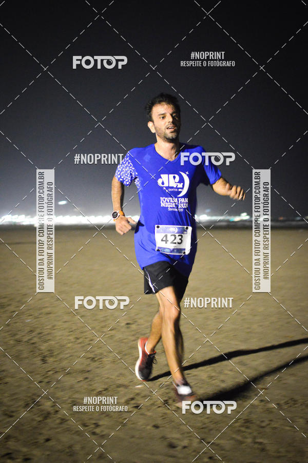 Buy your photos of the eventJovem Pan Night Run Santos on Fotop