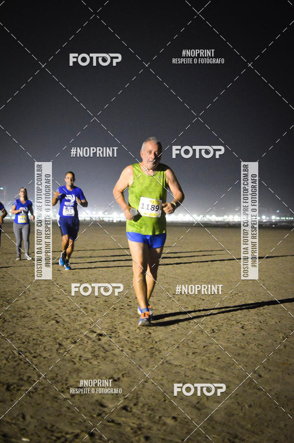 Buy your photos of the eventJovem Pan Night Run Santos on Fotop