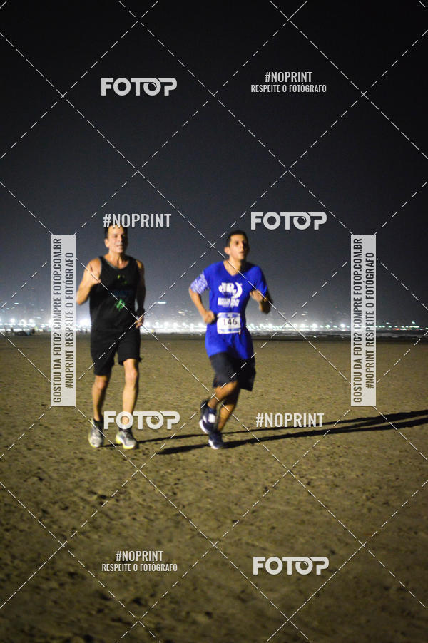Buy your photos of the eventJovem Pan Night Run Santos on Fotop