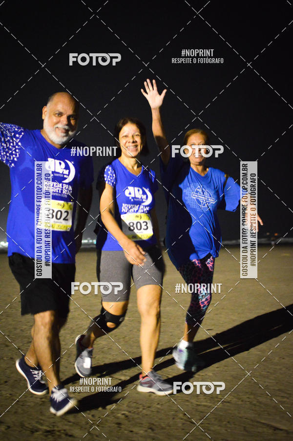 Buy your photos of the eventJovem Pan Night Run Santos on Fotop