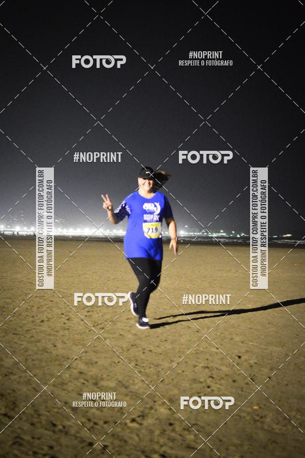 Buy your photos of the eventJovem Pan Night Run Santos on Fotop