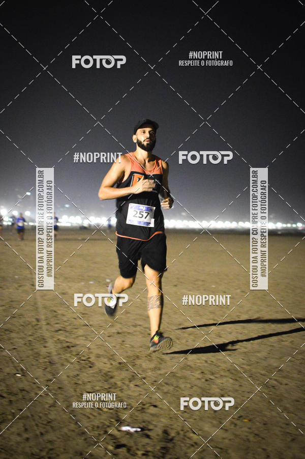 Buy your photos of the eventJovem Pan Night Run Santos on Fotop