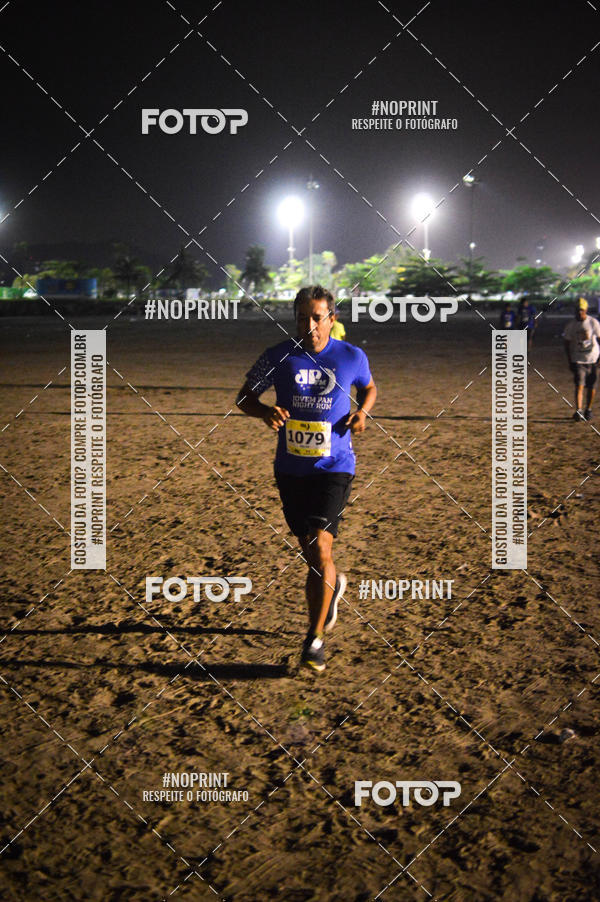 Buy your photos of the eventJovem Pan Night Run Santos on Fotop