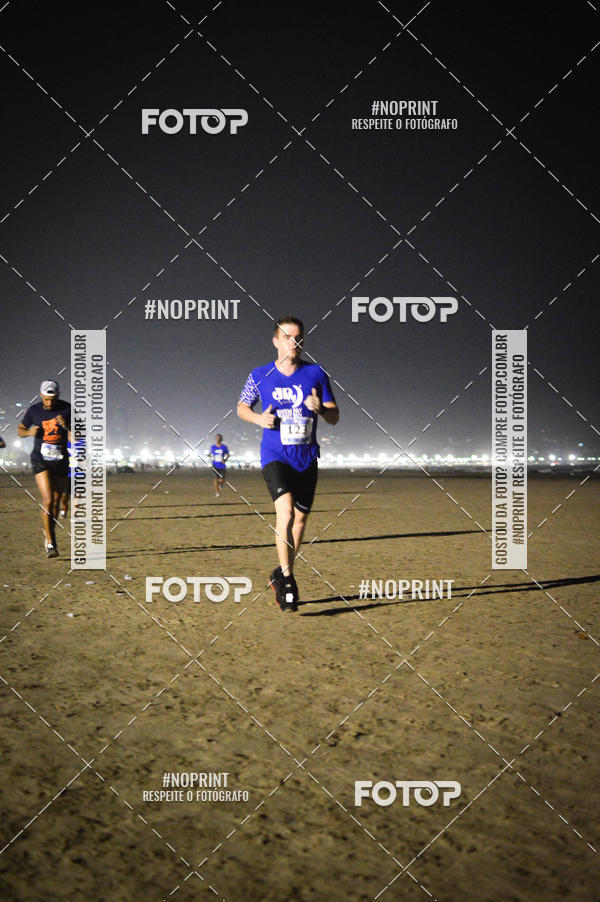 Buy your photos of the eventJovem Pan Night Run Santos on Fotop