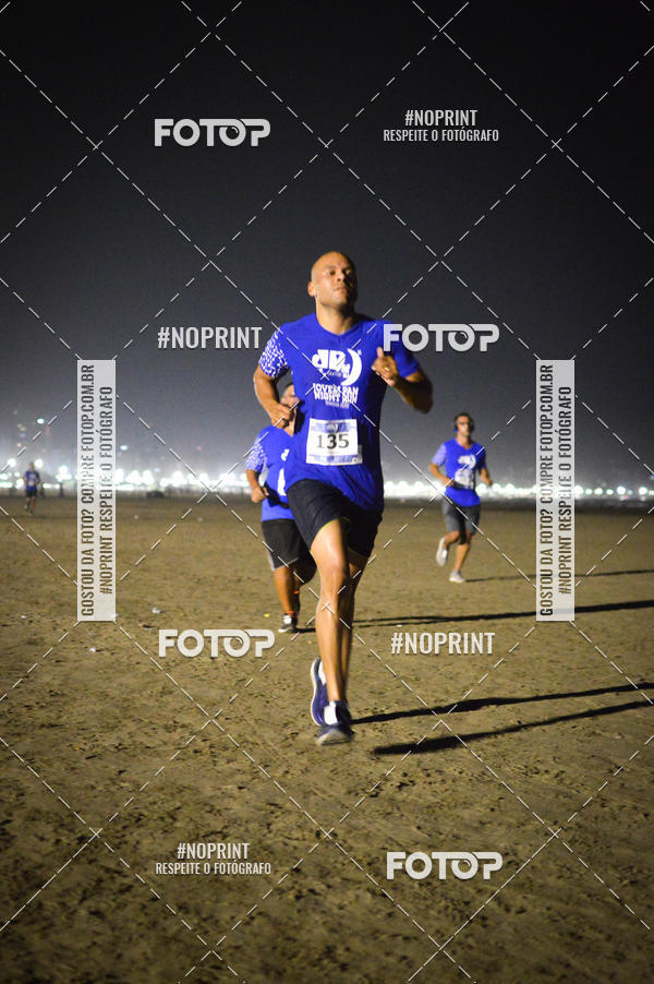 Buy your photos of the eventJovem Pan Night Run Santos on Fotop