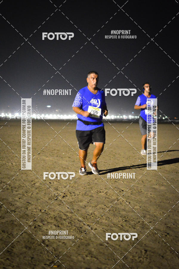 Buy your photos of the eventJovem Pan Night Run Santos on Fotop
