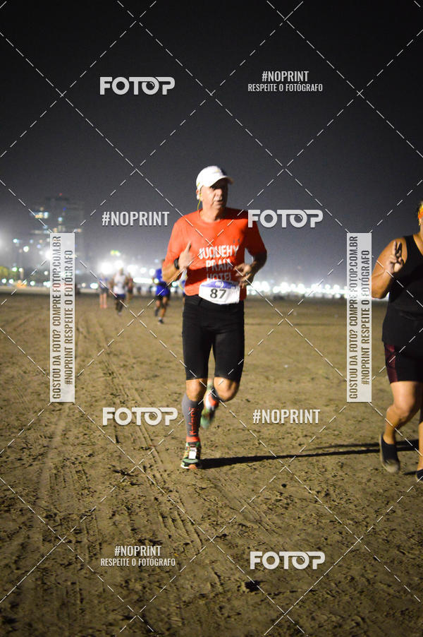 Buy your photos of the eventJovem Pan Night Run Santos on Fotop
