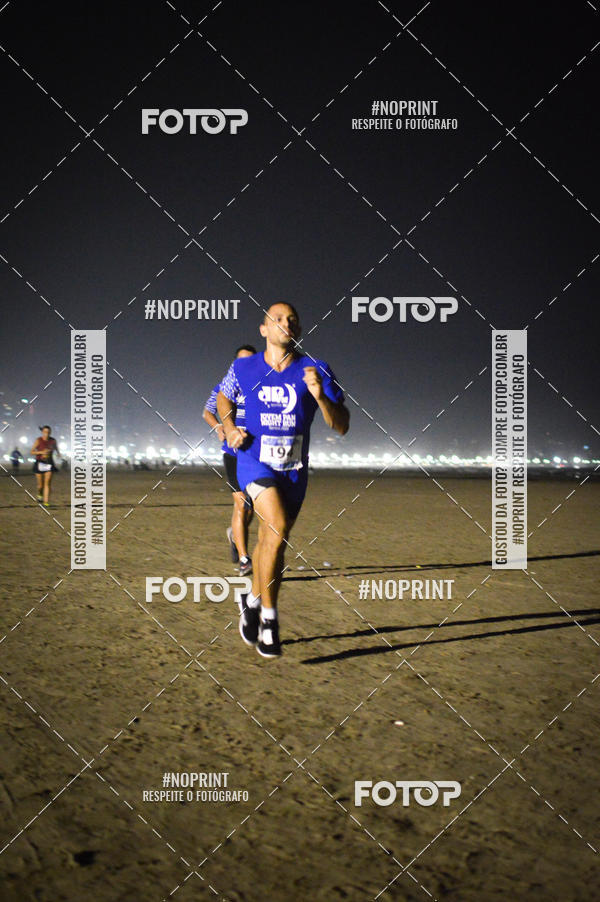 Buy your photos of the eventJovem Pan Night Run Santos on Fotop