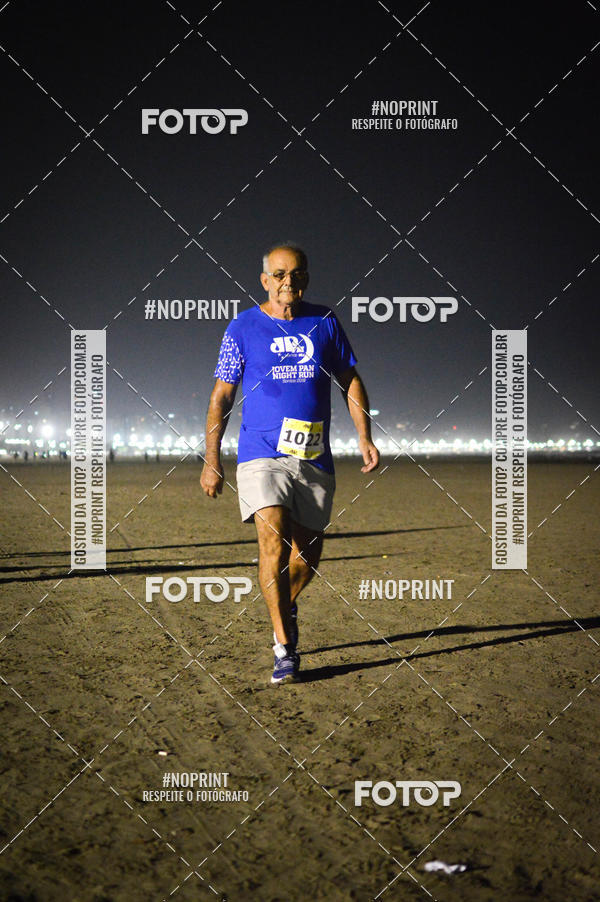 Buy your photos of the eventJovem Pan Night Run Santos on Fotop