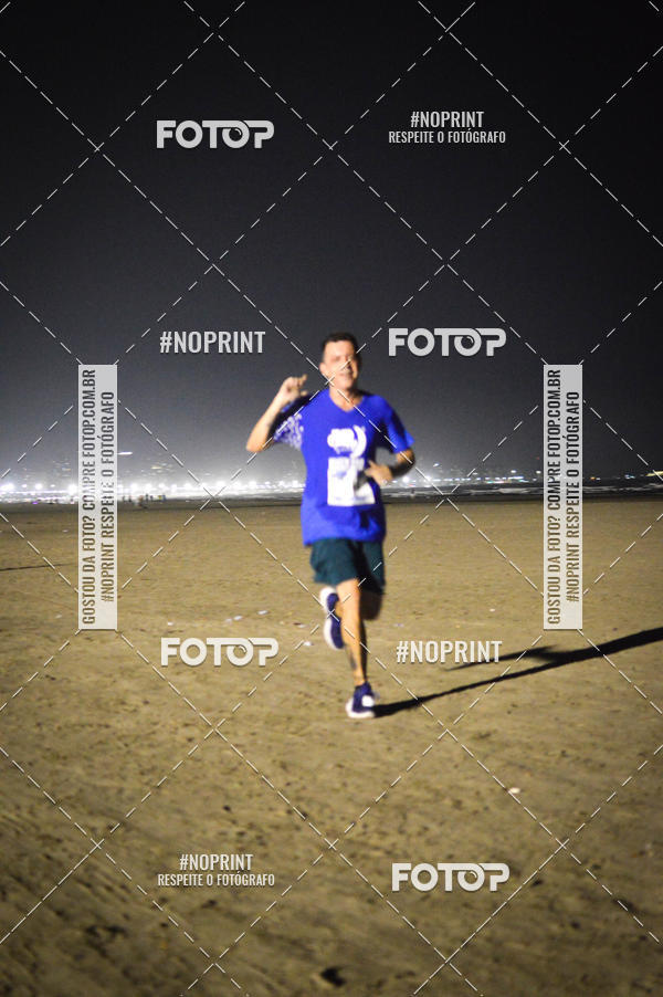Buy your photos of the eventJovem Pan Night Run Santos on Fotop