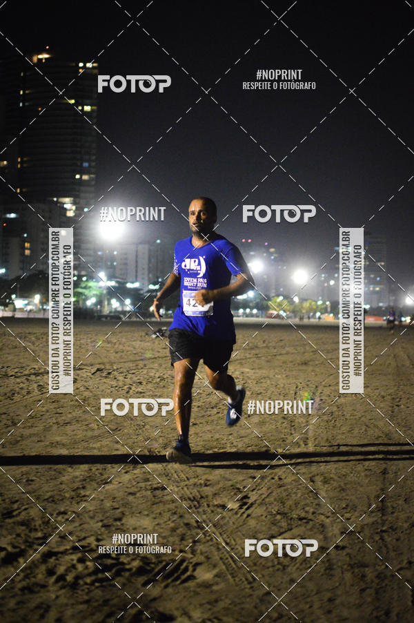 Buy your photos of the eventJovem Pan Night Run Santos on Fotop