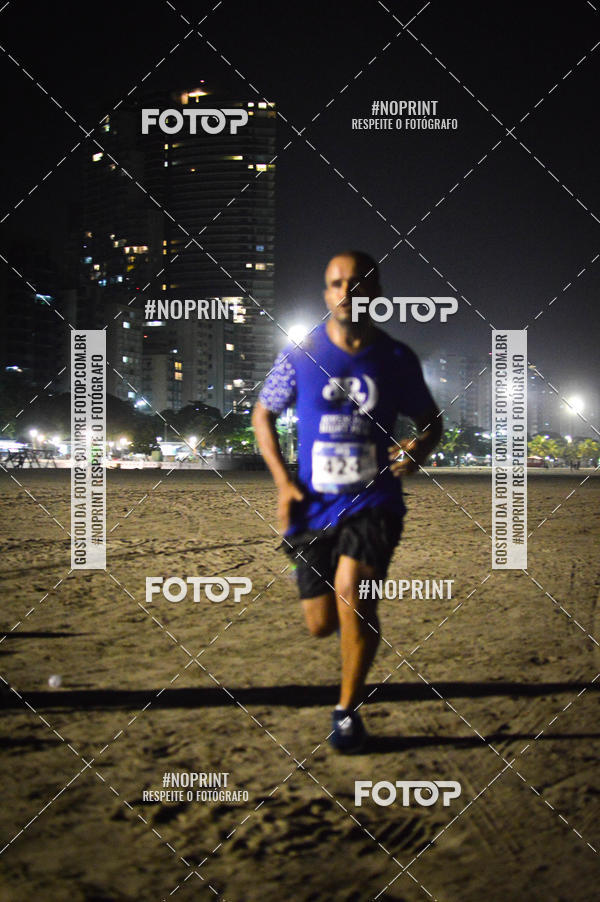 Buy your photos of the eventJovem Pan Night Run Santos on Fotop