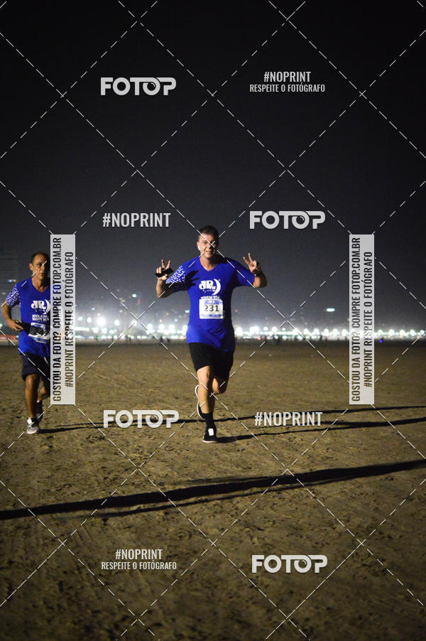 Buy your photos of the eventJovem Pan Night Run Santos on Fotop