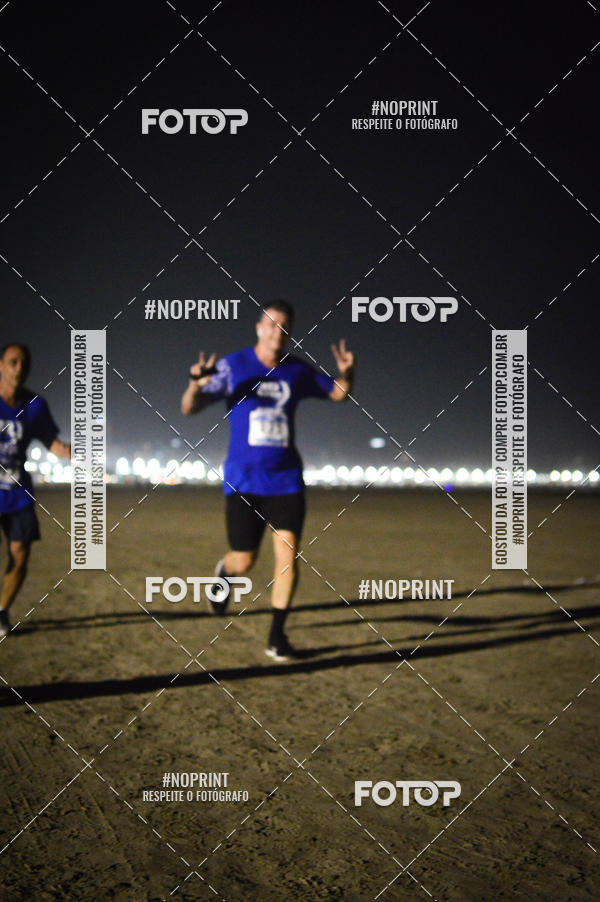 Buy your photos of the eventJovem Pan Night Run Santos on Fotop
