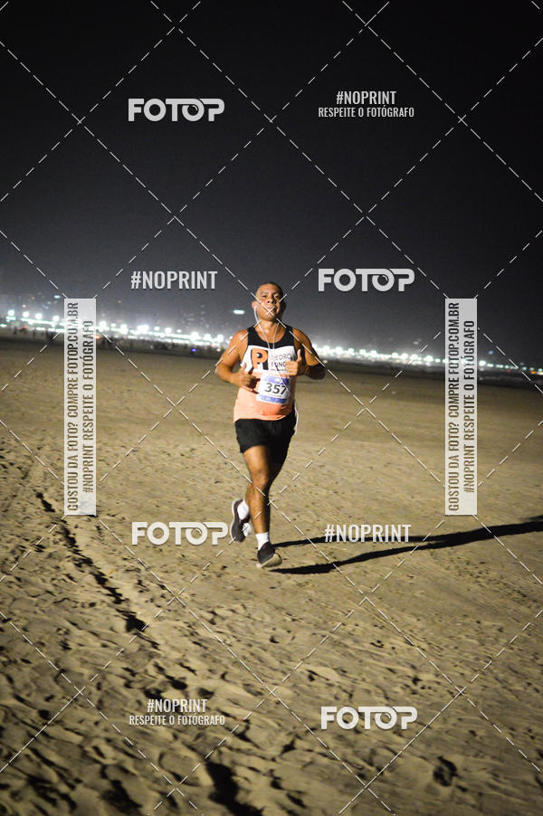 Buy your photos of the eventJovem Pan Night Run Santos on Fotop