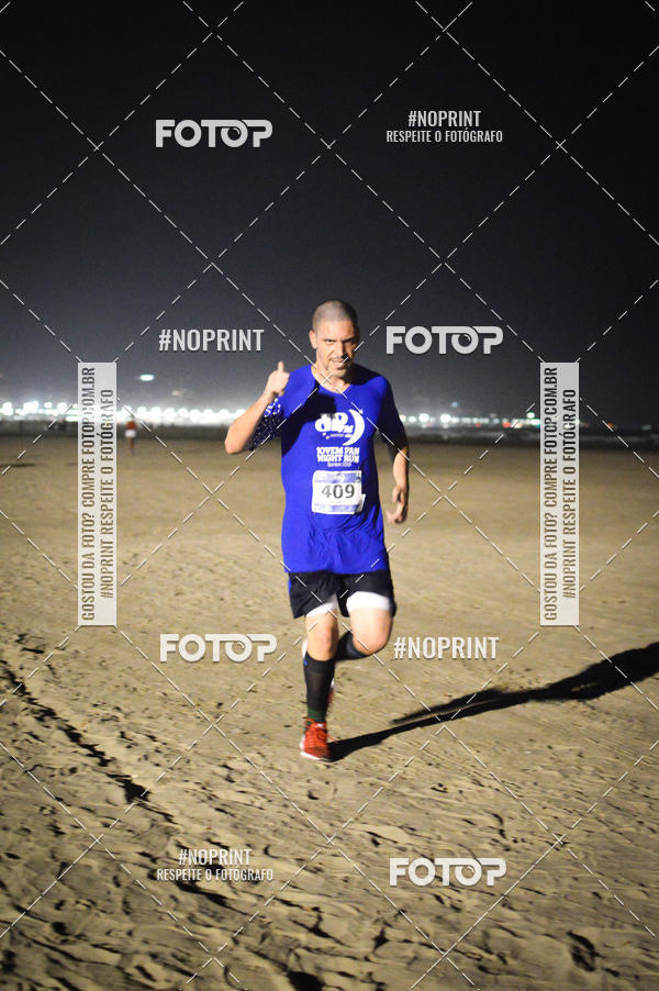 Buy your photos of the eventJovem Pan Night Run Santos on Fotop