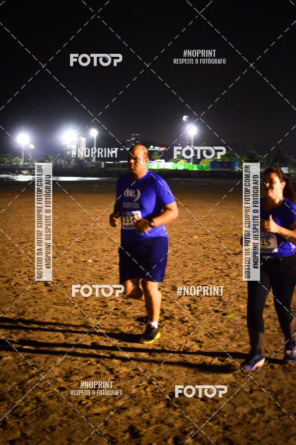 Buy your photos of the eventJovem Pan Night Run Santos on Fotop