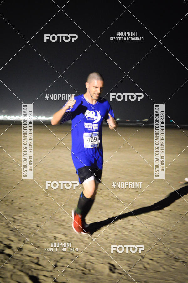 Buy your photos of the eventJovem Pan Night Run Santos on Fotop
