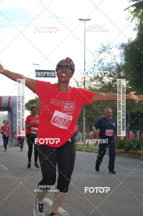 Compra tus fotos del eventoSantander Track&Field Run Series - Cidade Center Norte En Fotop