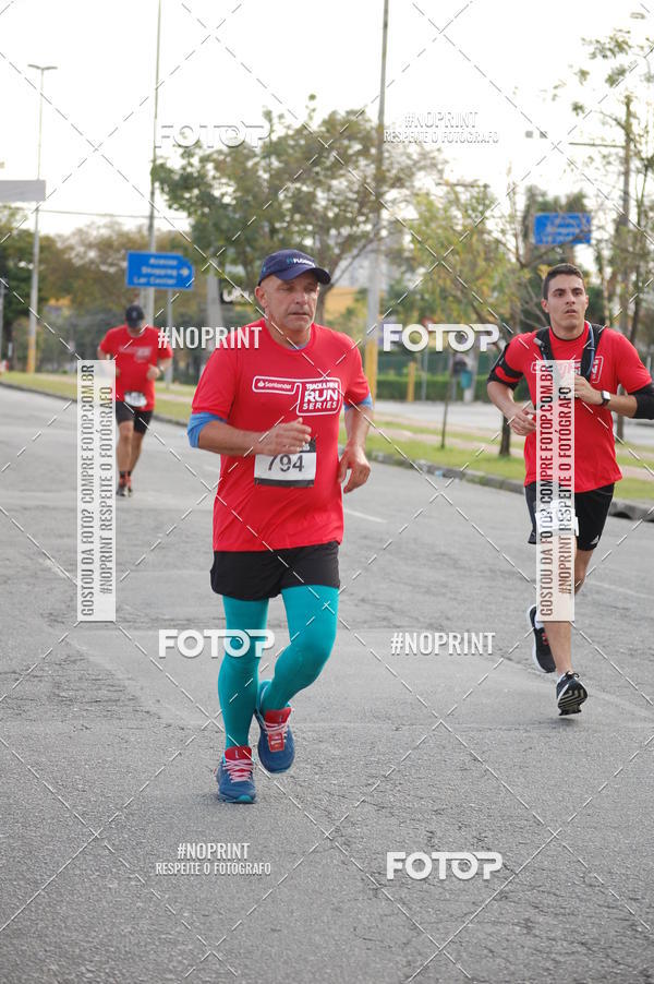 Compre as suas fotos do eventoSantander Track&Field Run Series - Cidade Center Norte no Fotop