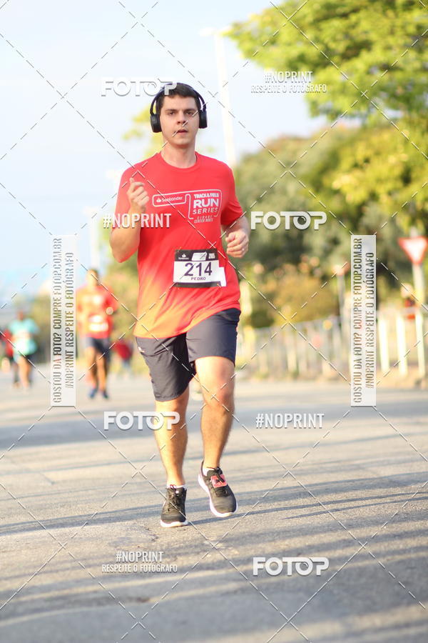 Achetez vos photos de l'vnementSantander Track&Field Run Series - Cidade Center Norte sur Fotop