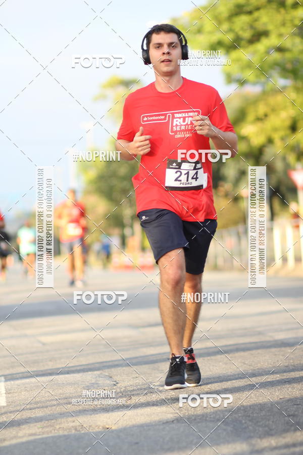 Achetez vos photos de l'vnementSantander Track&Field Run Series - Cidade Center Norte sur Fotop