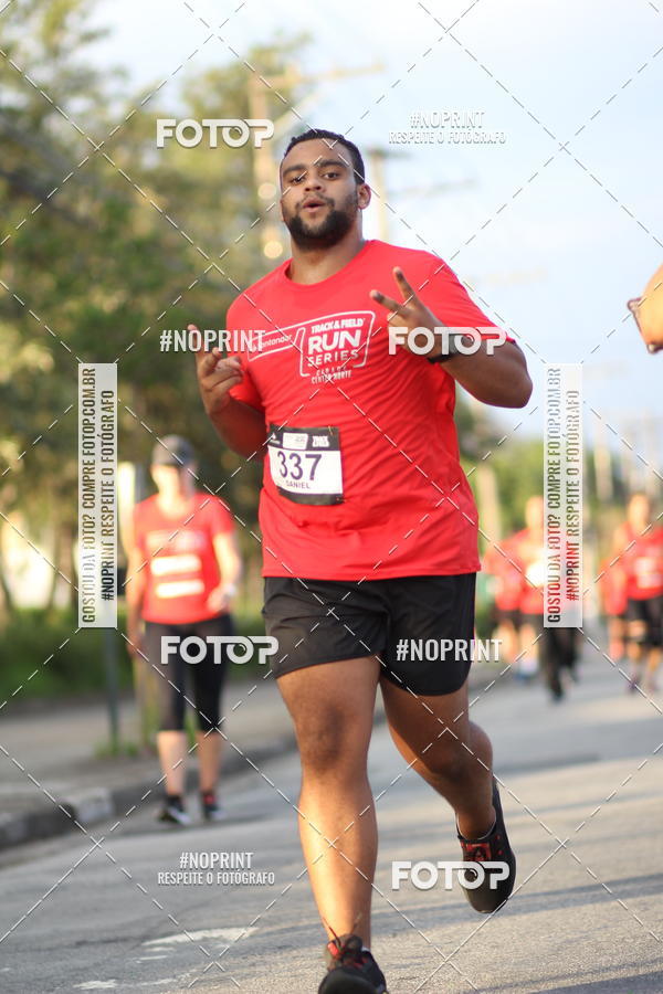 Compra tus fotos del eventoSantander Track&Field Run Series - Cidade Center Norte En Fotop