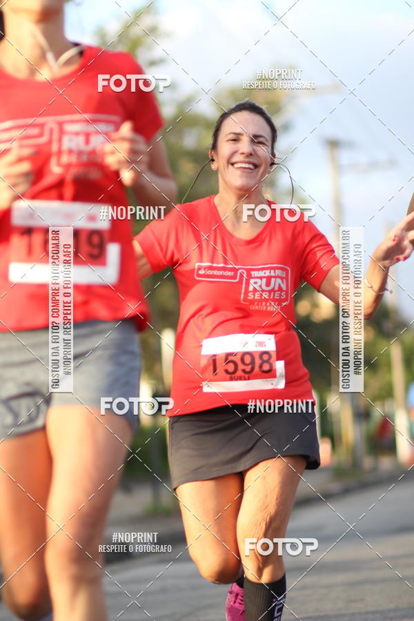 Compre as suas fotos do eventoSantander Track&Field Run Series - Cidade Center Norte no Fotop