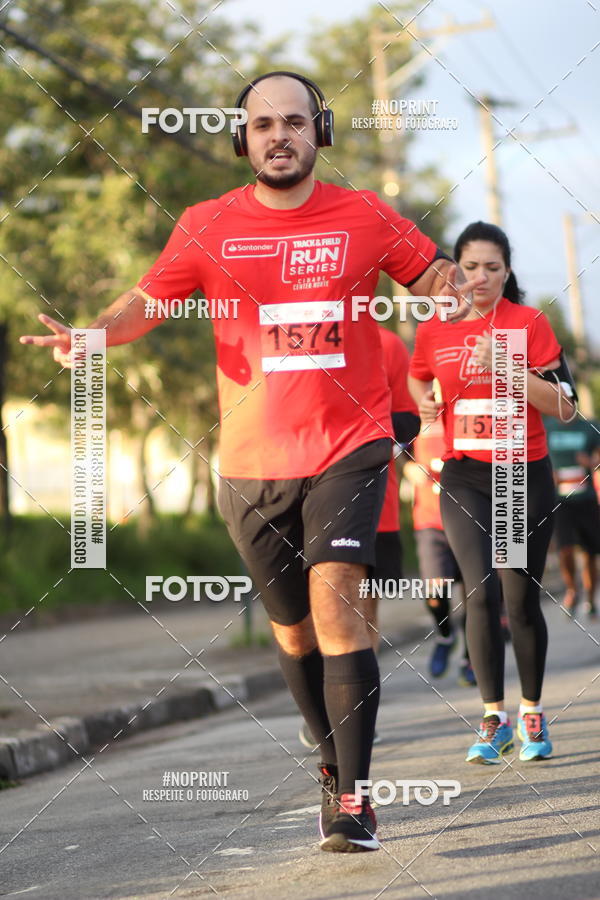 Compre as suas fotos do eventoSantander Track&Field Run Series - Cidade Center Norte no Fotop