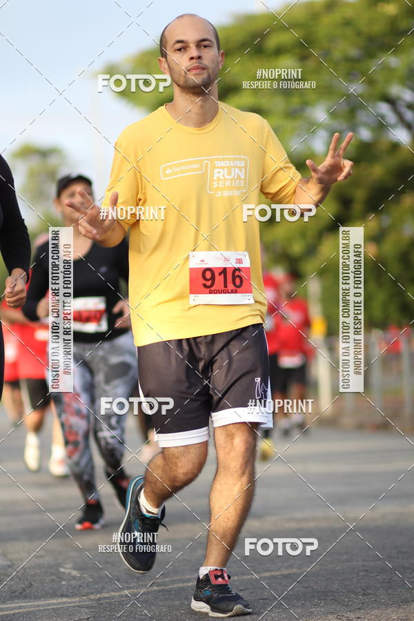 Buy your photos of the eventSantander Track&Field Run Series - Cidade Center Norte on Fotop