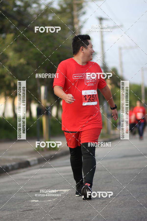 Achetez vos photos de l'vnementSantander Track&Field Run Series - Cidade Center Norte sur Fotop