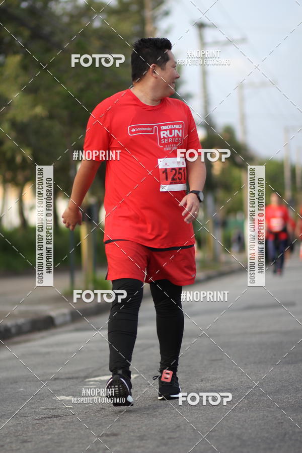 Achetez vos photos de l'vnementSantander Track&Field Run Series - Cidade Center Norte sur Fotop