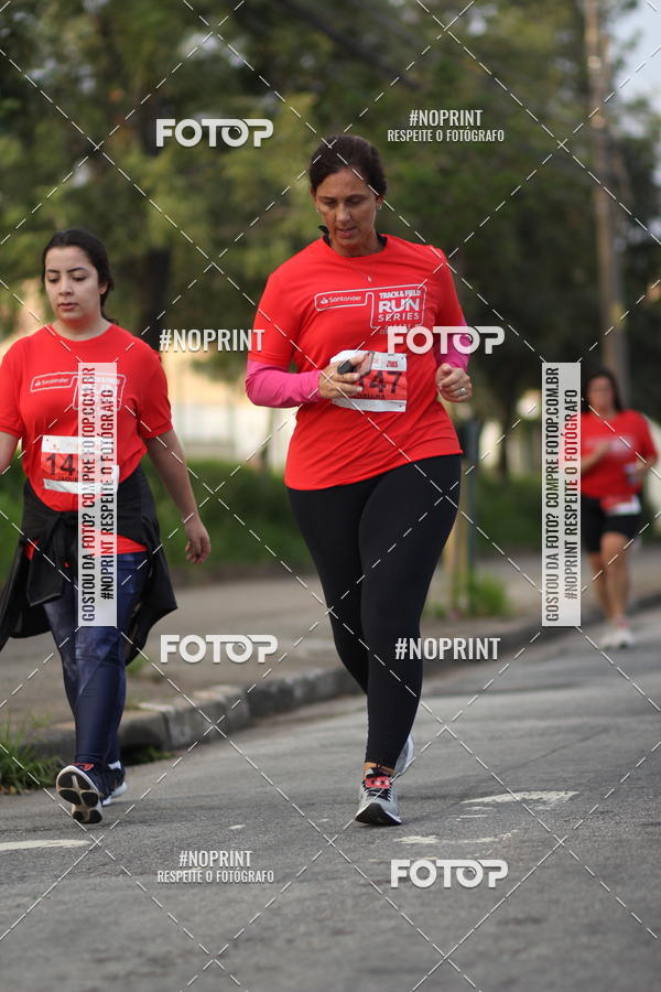 Achetez vos photos de l'vnementSantander Track&Field Run Series - Cidade Center Norte sur Fotop