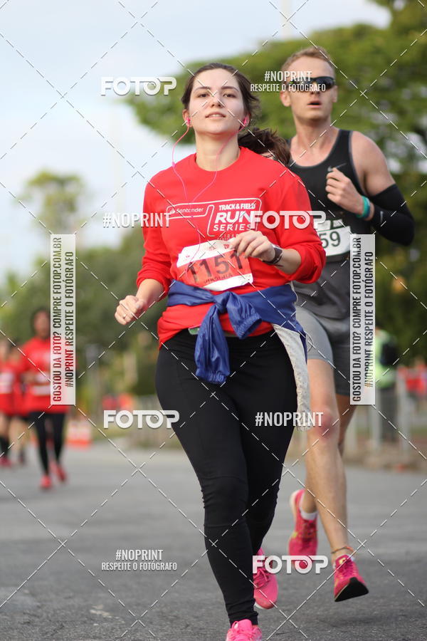 Achetez vos photos de l'vnementSantander Track&Field Run Series - Cidade Center Norte sur Fotop