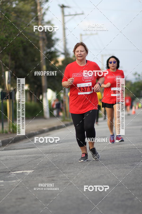 Achetez vos photos de l'vnementSantander Track&Field Run Series - Cidade Center Norte sur Fotop