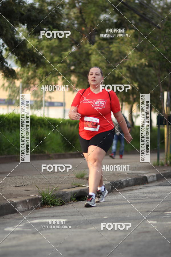Compre as suas fotos do eventoSantander Track&Field Run Series - Cidade Center Norte no Fotop