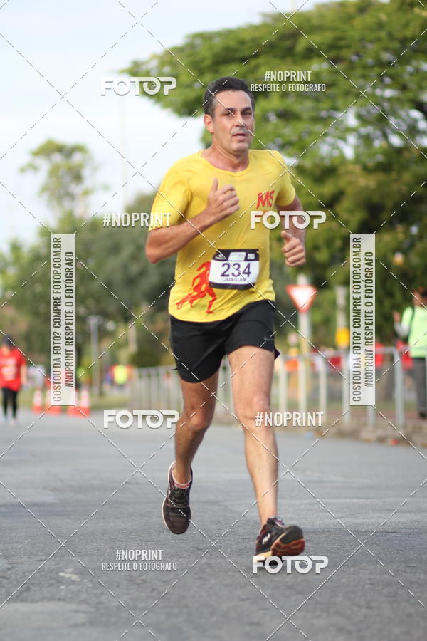 Achetez vos photos de l'vnementSantander Track&Field Run Series - Cidade Center Norte sur Fotop