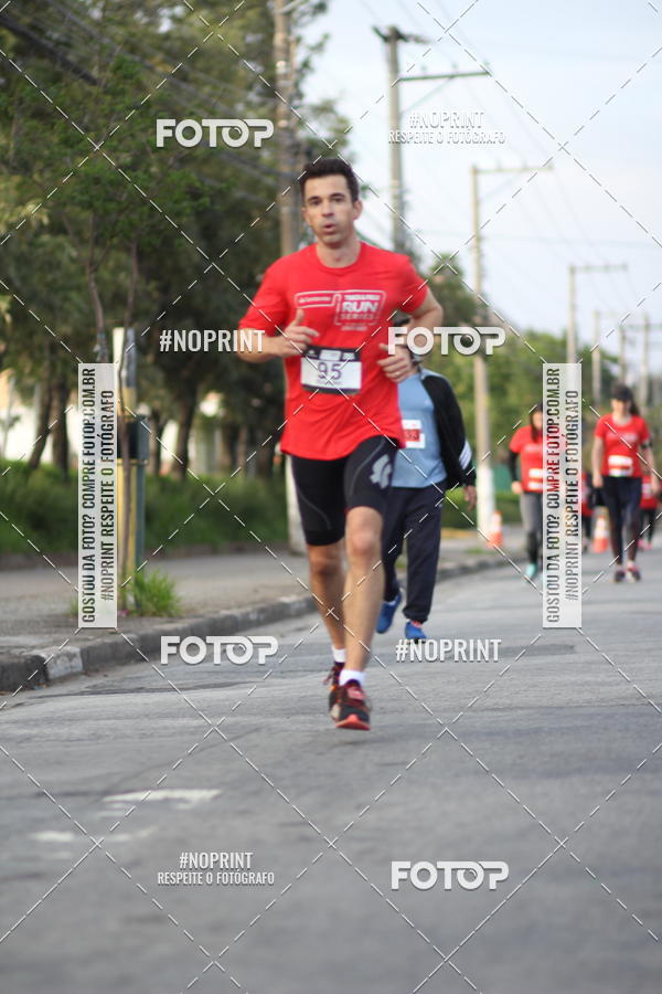 Achetez vos photos de l'vnementSantander Track&Field Run Series - Cidade Center Norte sur Fotop
