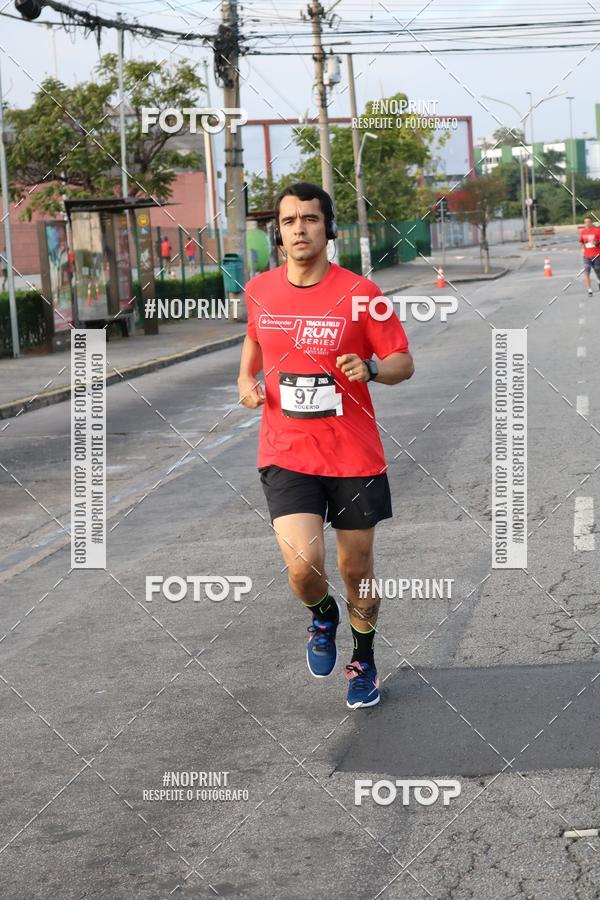 Achetez vos photos de l'vnementSantander Track&Field Run Series - Cidade Center Norte sur Fotop