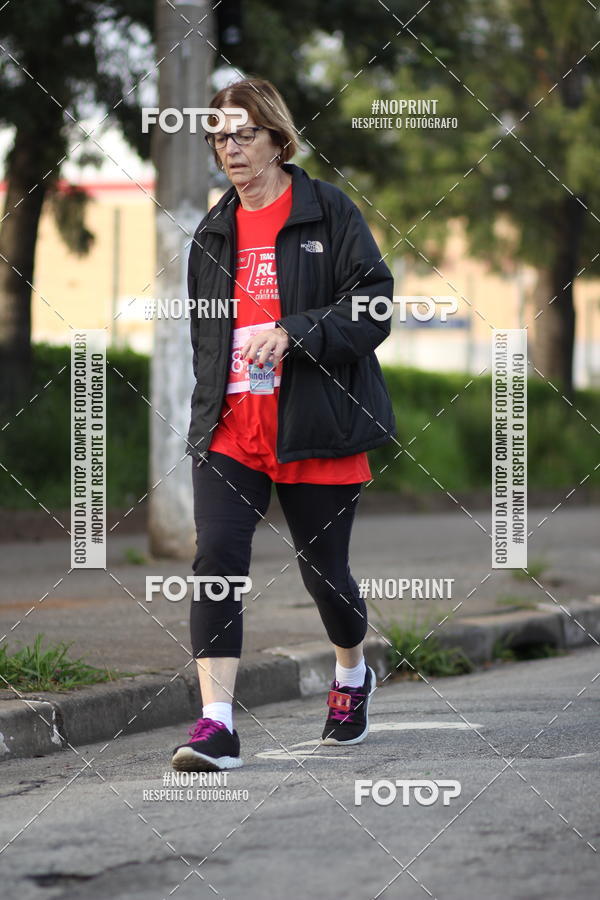 Achetez vos photos de l'vnementSantander Track&Field Run Series - Cidade Center Norte sur Fotop