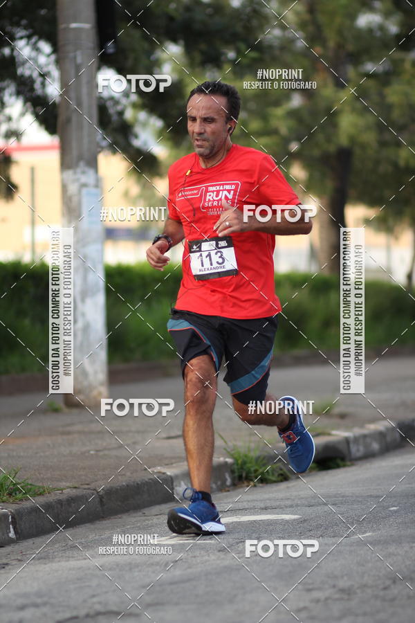 Achetez vos photos de l'vnementSantander Track&Field Run Series - Cidade Center Norte sur Fotop