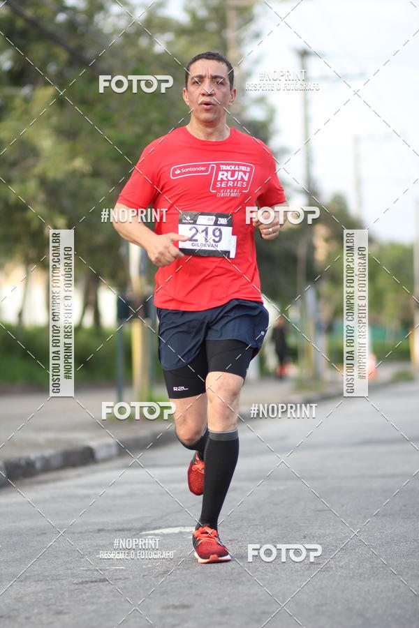 Achetez vos photos de l'vnementSantander Track&Field Run Series - Cidade Center Norte sur Fotop