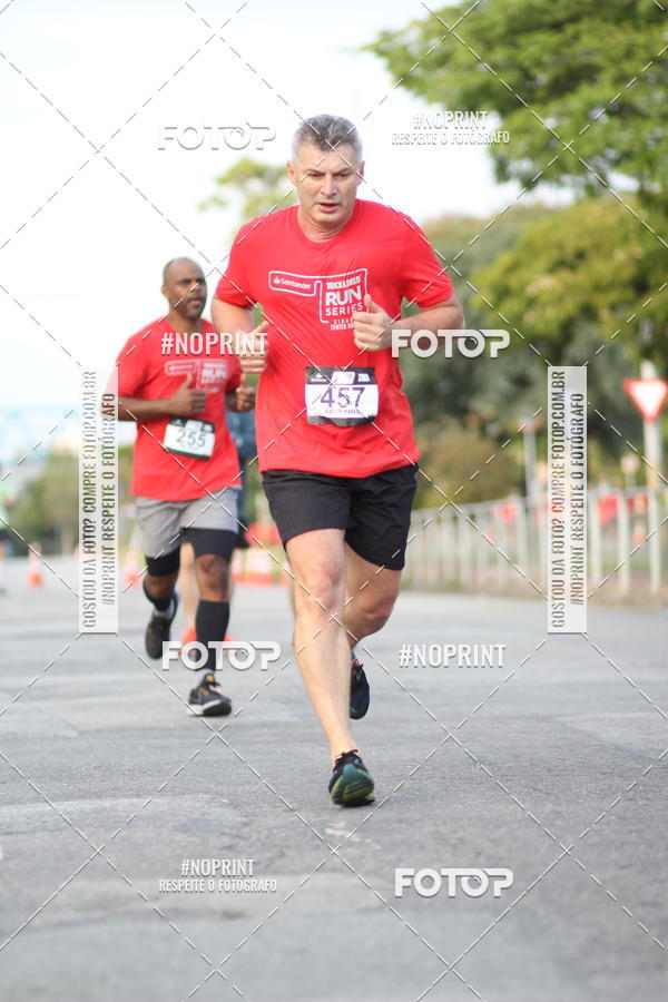 Achetez vos photos de l'vnementSantander Track&Field Run Series - Cidade Center Norte sur Fotop